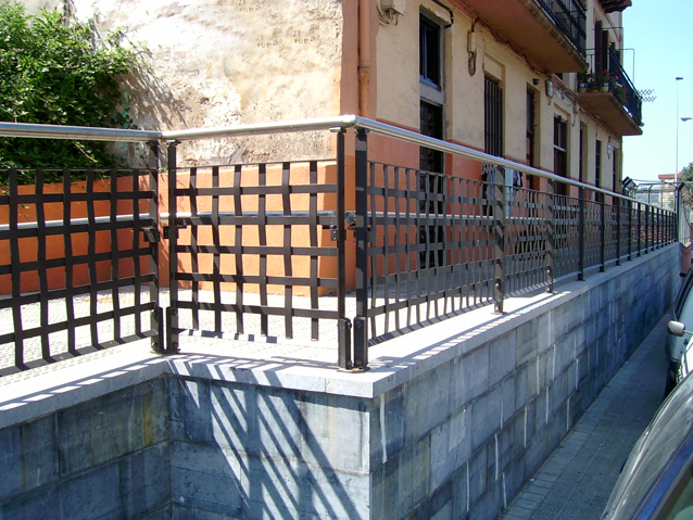 Balcones de Hierro - Barandillas - Rejas de Hierro - Barandas - Verjas
